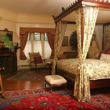 Grand Victorian Bed and Breakfast Niagarawatervallen Buitenkant foto