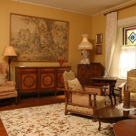 Grand Victorian Bed and Breakfast Niagarawatervallen Buitenkant foto