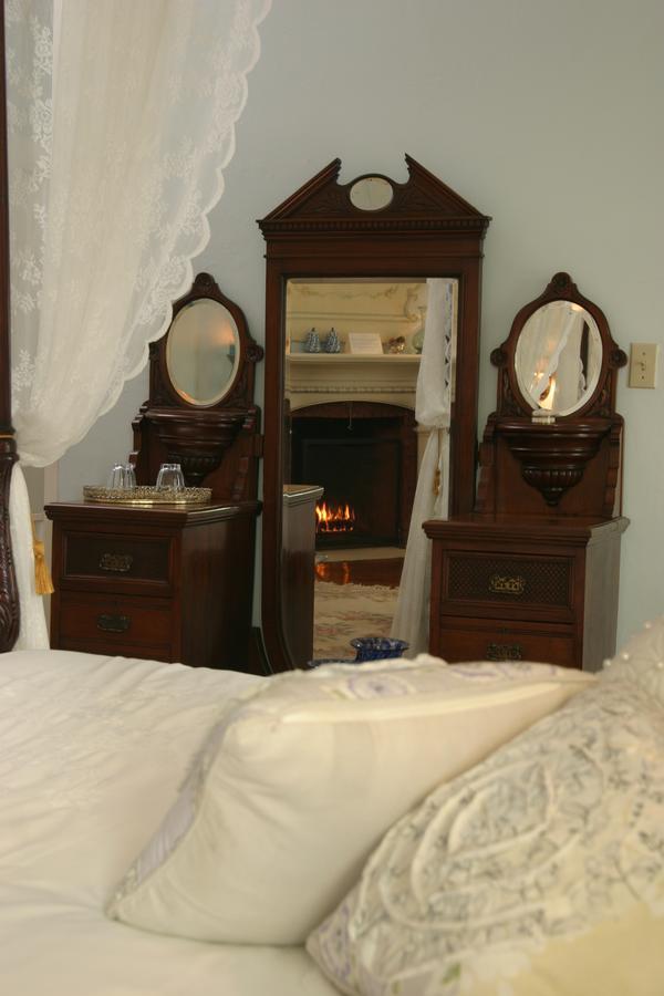 Grand Victorian Bed and Breakfast Niagarawatervallen Buitenkant foto
