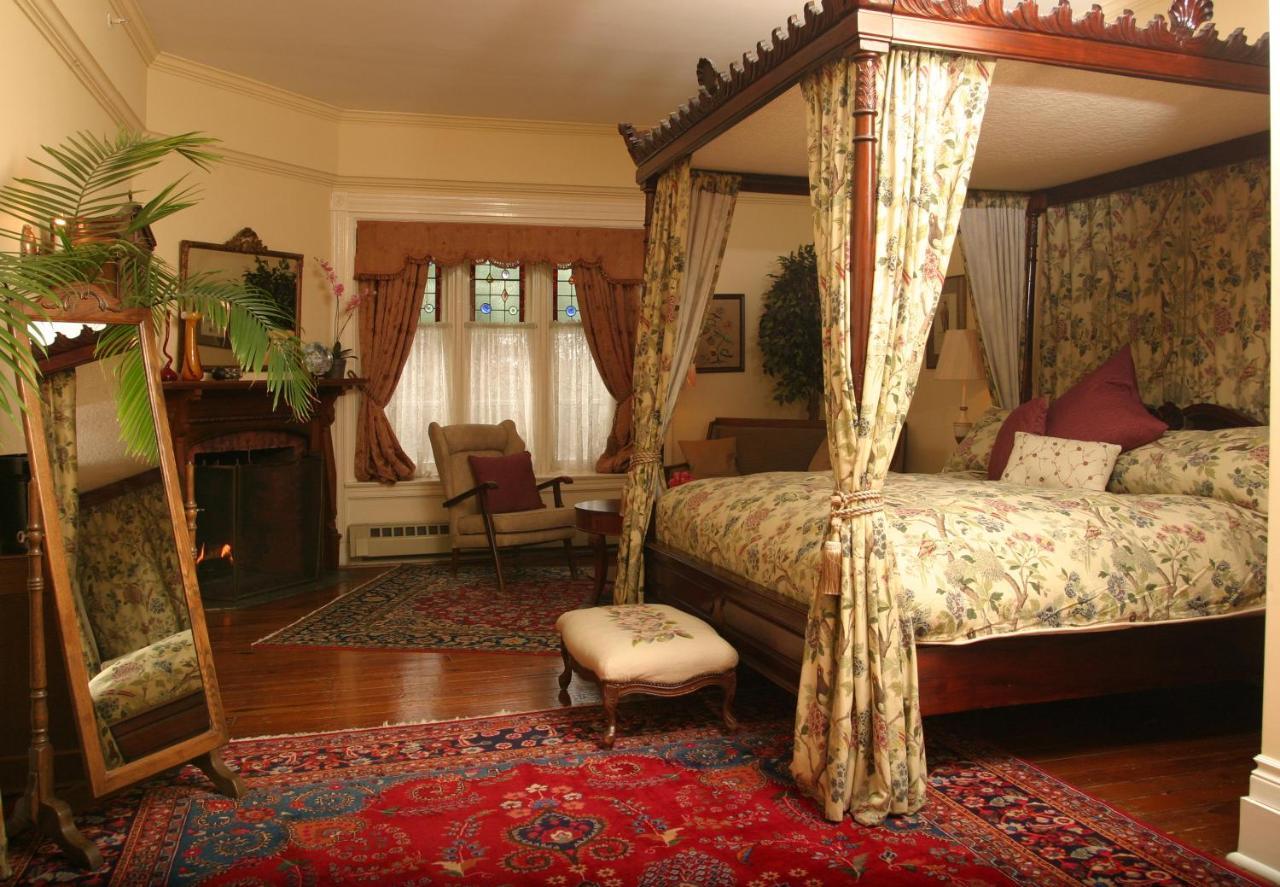 Grand Victorian Bed and Breakfast Niagarawatervallen Buitenkant foto