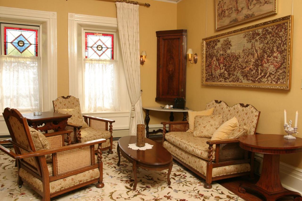 Grand Victorian Bed and Breakfast Niagarawatervallen Buitenkant foto