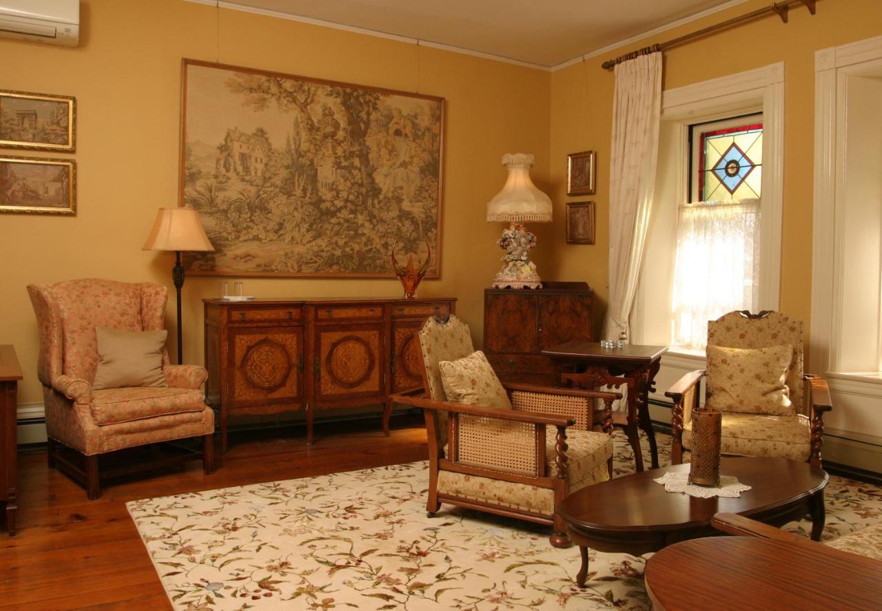 Grand Victorian Bed and Breakfast Niagarawatervallen Buitenkant foto